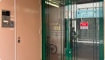 女子学生が一人暮らしで直面するセキュリティリスクと対策の必要性